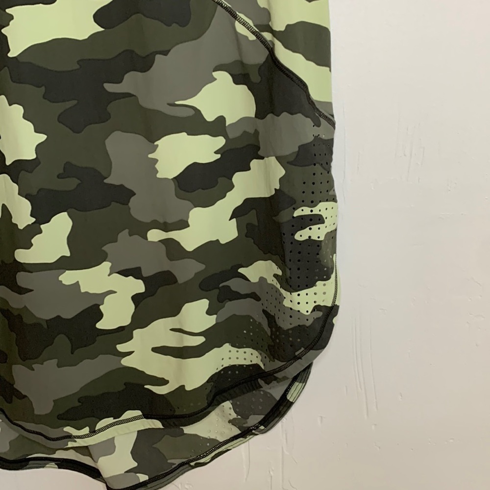 Lululemon UVP Run Short Sleeve Camo Top​​​​​​ - Picture 4 of 8
